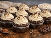 Low-Carb Chocolate Cupcakes with Creamy Frosting