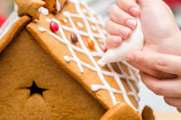 Cooking expert article: Throw a Gingerbread House Party