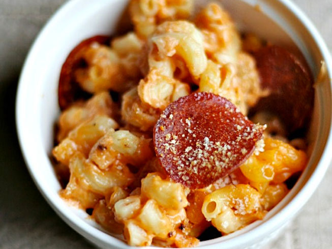 Skillet Mac and Cheese (Pizza Style)