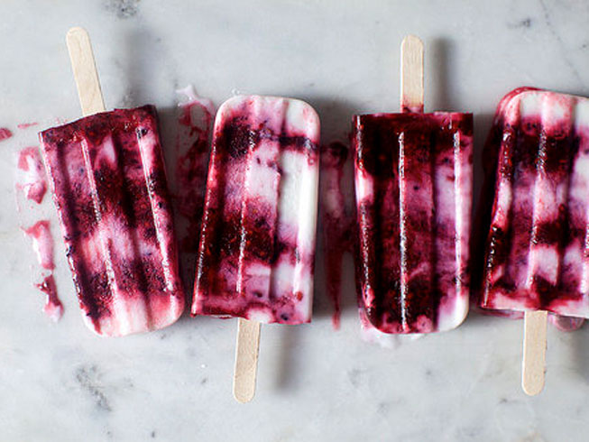 swirled berry yogurt popsicles