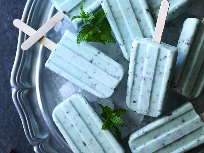 mint chocolate popsicles