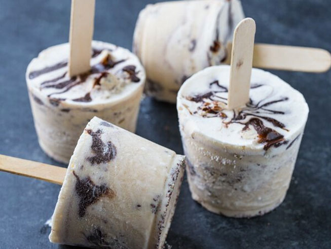 Mint Chocolate Chip Cookie Dough Popsicles