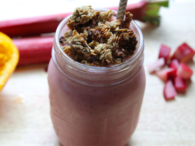 Strawberry-Rhubarb Pie Smoothie