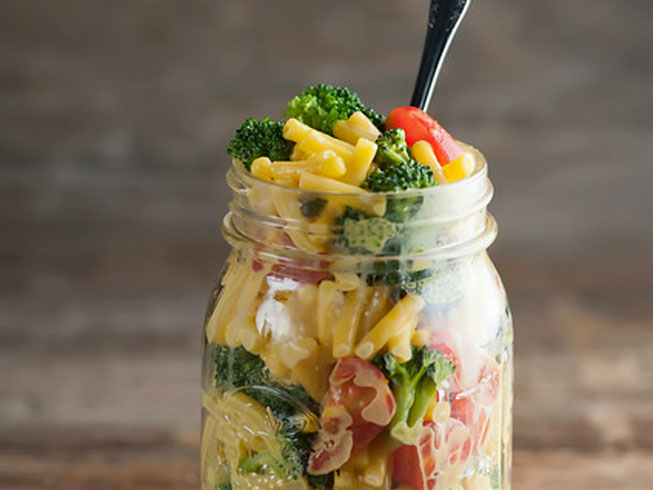 Mason Jar Veggie Macaroni and Cheese