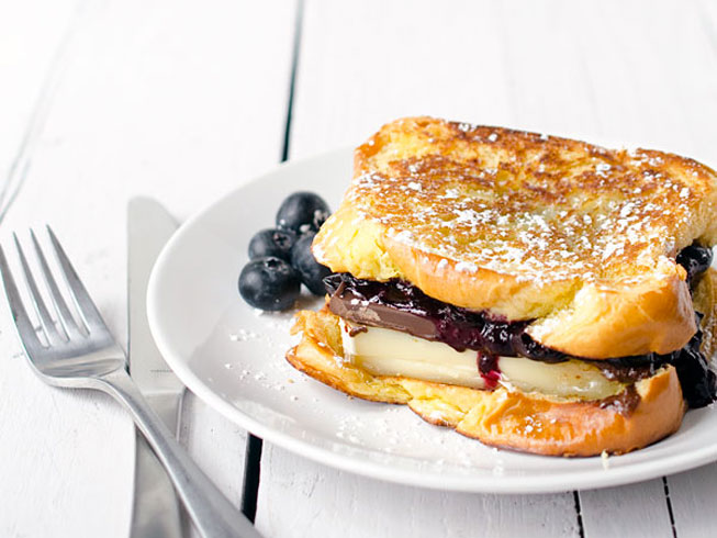 Grilled Brioche with Brie, Dark Chocolate and Blueberries