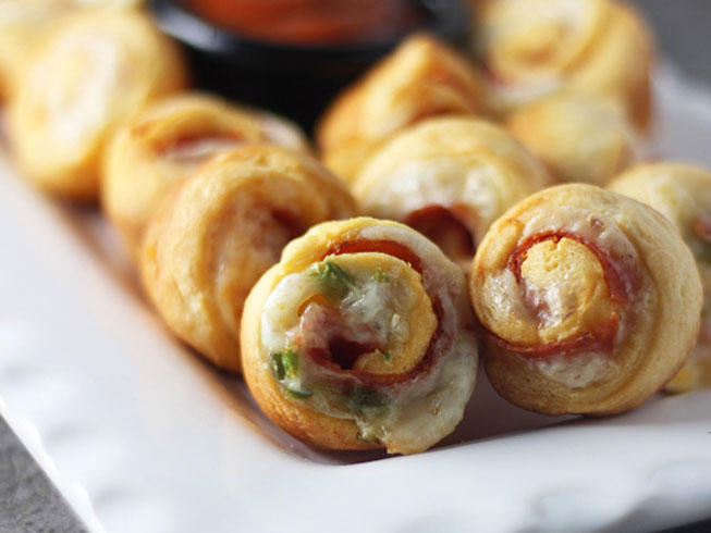Five Ingredient Supreme Pizza Poppers