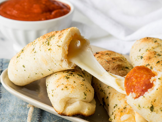 Cheesy Pepperoni Pizza Sticks