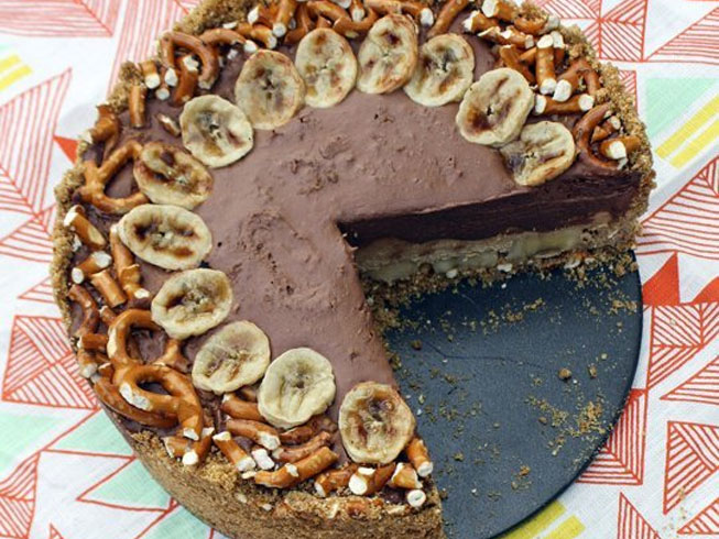 No-Bake Fat Elvis Peanut Butter, Pretzel & Banana Pie