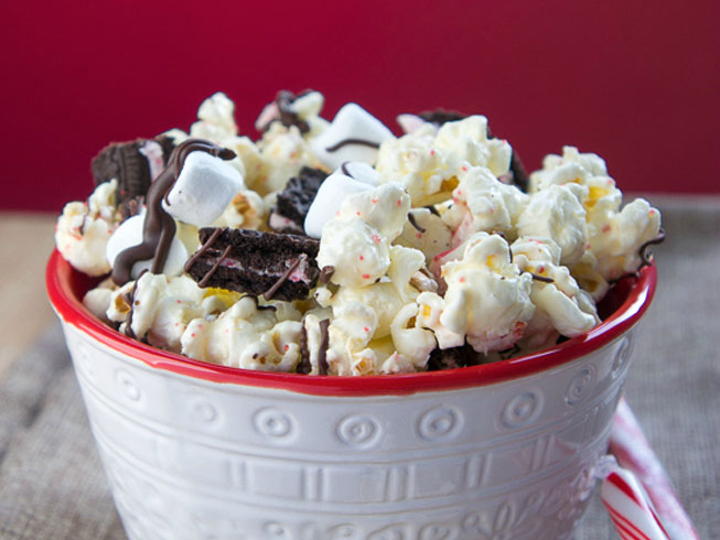 Peppermint Popcorn Mix