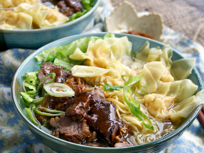 Prawn Wonton And Beef Noodle Soup