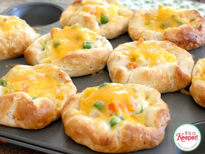 Easy Chicken Pot Pie Puffs
