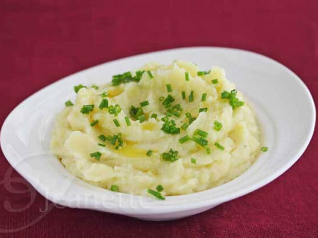 Creamy Garlic Mashed Cauliflower and Potato Recipe